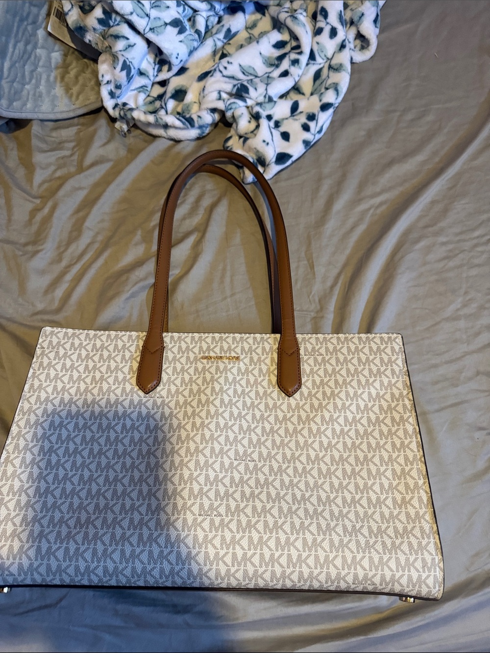 Michael Kors Signature MK Tote in Vanilla and Acorn Trim